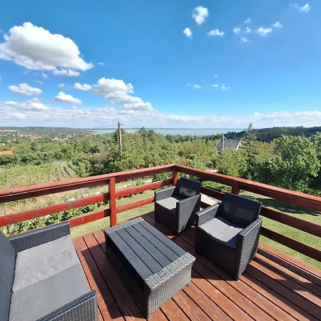 Ferienhaus Hillside House Balatonkenese