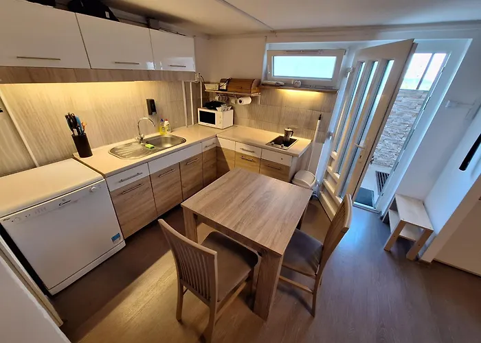 別荘 Hillside House バラトンケネシェ